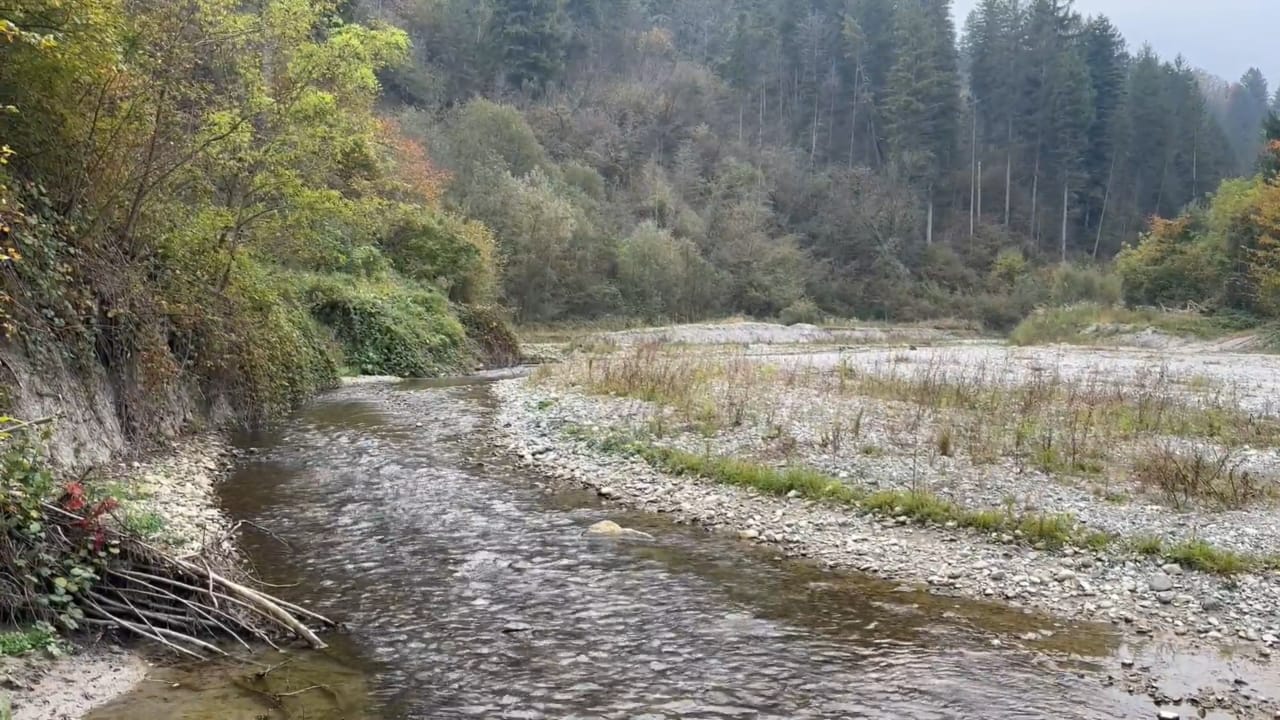 20. 10. 2025 POZDRAV Z CESTY 2 - Pokládání záměru u řeky Duiny.